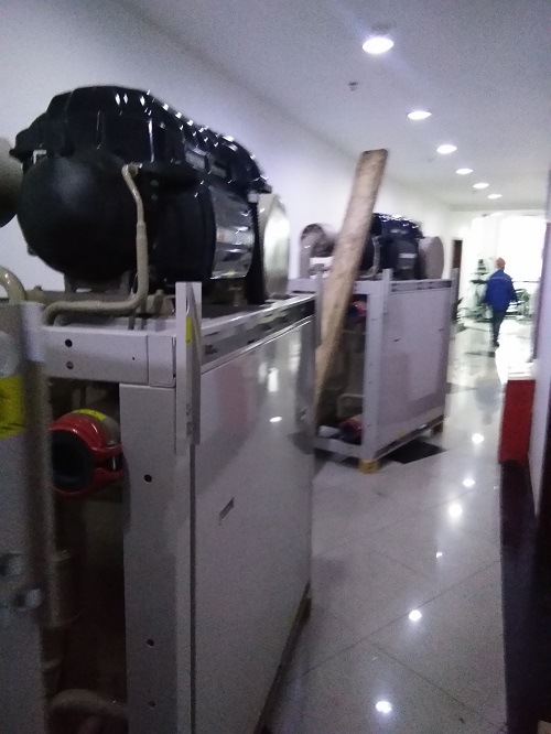 重庆两江新区腾跃楼层空调吊装